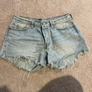 Vintage Levi’s Denim Frayed Hem Women Shorts - 27